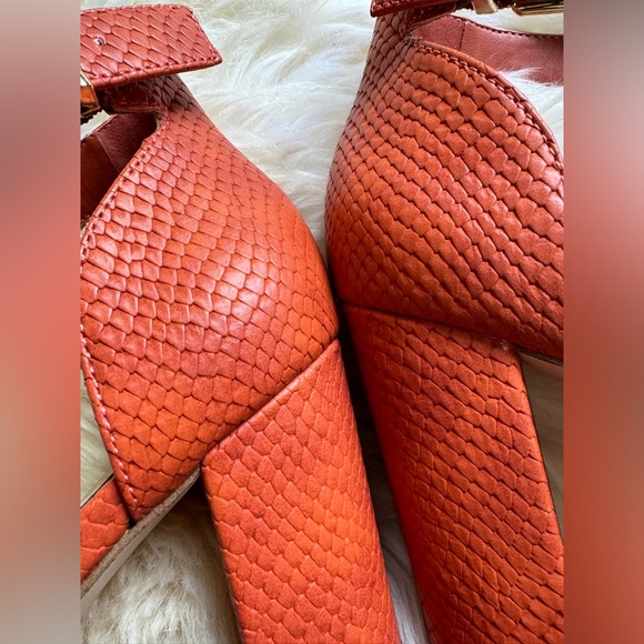 DONATED 🚫 Jessica Simpson Platform 70’s Inspired, Faux Snake Skin, Suede, Sz 7.5 - Picture 4 of 6